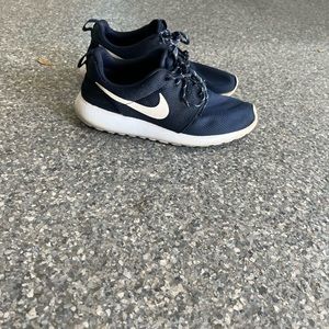 Nike running shoes/ sneakers